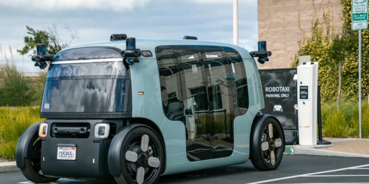 Zoox de Amazon lanza su servicio gratuito de robotaxis en Las Vegas