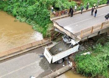 Colapso de puente en Monte Plata pudo ser tragedia mayor: cientos de niños lo cruzan cada día