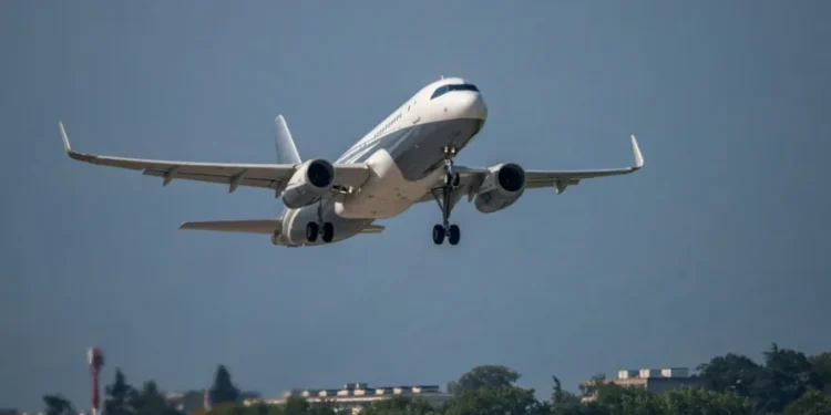 El Airbus A320 supera al Boeing 737 como el avión más vendido de la historia