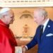 El papa y el rey Carlos III rezan juntos en la Capilla Sixtina