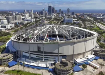 Nuevos dueños de los Rays repararán el Tropicana Field y buscarán un nuevo estadio en Tampa