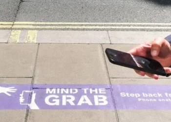 Cómo un iPhone condujo a la policía hasta una banda sospechosa de enviar a China 40.000 teléfonos robados en Reino Unido