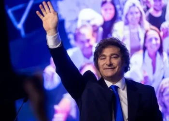 El partido de Javier Milei obtiene un fuerte respaldo en las elecciones de medio término: «Hoy comienza la construcción de la Argentina grande»