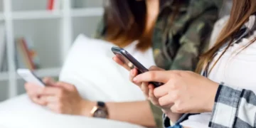 Bill Gates alerta sobre el impacto de los celulares en la mente de los jóvenes