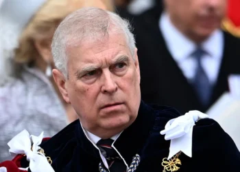 La Policía británica entra en escena en la caída sin fin del todavía príncipe Andrés