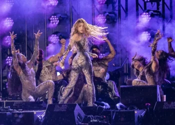 Shakira celebra 30 años de ‘Pies descalzos’, álbum que la llevó a estrellato internacional