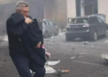 Los «héroes de Járkov» que rescataron a 48 niños de un jardín de infantes que fue atacado por drones rusos en Ucrania