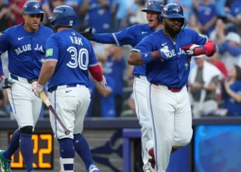 ¡Cerca de la eliminación! Blue Jays otra vez derrota a Yankees y se ponen a un juego de ganar la Serie Divisional