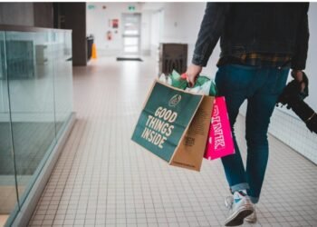 Jiang Xueqin, profesor de la Universidad de Yale: “Compramos cosas que no necesitamos con dinero que no tenemos para impresionar a gente que ni siquiera nos gusta”