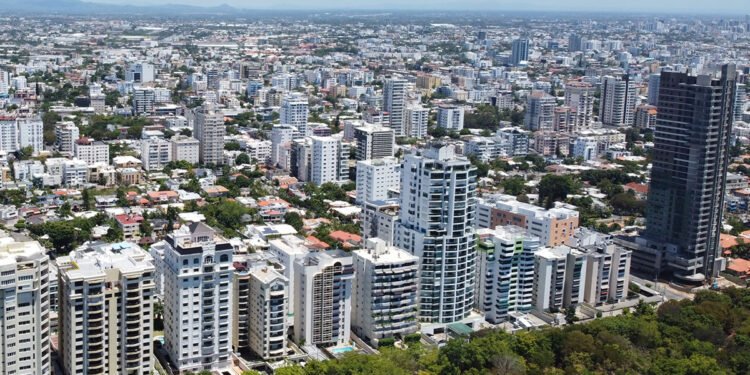 Economistas analizan el debilitamiento del PIB de República Dominicana