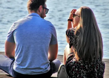 Qué significa cuando una persona habla mucho de su pasado según la psicología