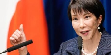 El primer ministro Takaichi establece prioridades en su primera conferencia de prensa