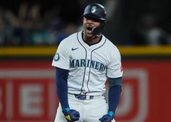 Julio Rodríguez define el triunfo de Marineros 3-2 sobre Tigres con un doble para igualar la serie