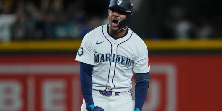 Julio Rodríguez define el triunfo de Marineros 3-2 sobre Tigres con un doble para igualar la serie