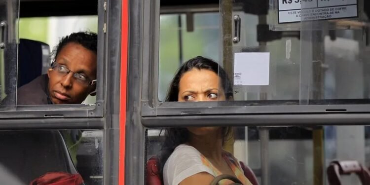 Reducir el uso del automóvil para mejorar la movilidad, una tarea pendiente en Latinoamérica