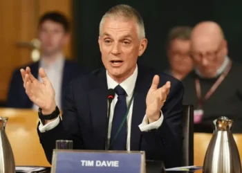 ¿Por qué dimitió el director de la BBC y qué ocurrió con la edición del documental sobre Trump?