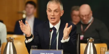 ¿Por qué dimitió el director de la BBC y qué ocurrió con la edición del documental sobre Trump?