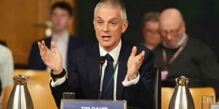 ¿Por qué dimitió el director de la BBC y qué ocurrió con la edición del documental sobre Trump?