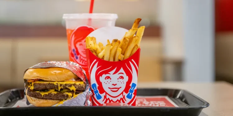 Wendy’s cerrará cientos de sucursales en EEUU en un intento por frenar la caída de sus ganancias