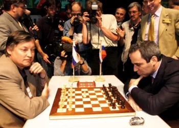 El día en el que la ‘perestroika’ llegó al ajedrez: cuando Kasparov le arrebató la corona a Karpov