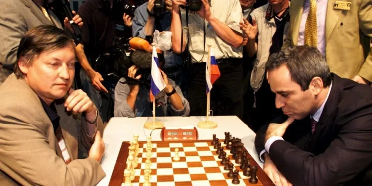 El día en el que la ‘perestroika’ llegó al ajedrez: cuando Kasparov le arrebató la corona a Karpov