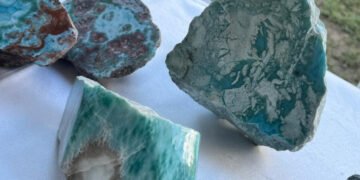 País ha exportado más de 291 mil libras de larimar este año