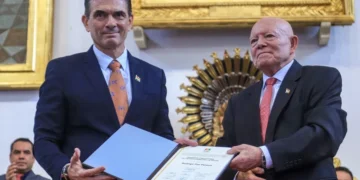 Rodrigo Paz recibe su credencial como presidente de Bolivia y llama a la «concertación»
