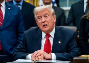 Trump tacha de «corrupta» a la BBC y asegura que está obligado a demandarla por difamación