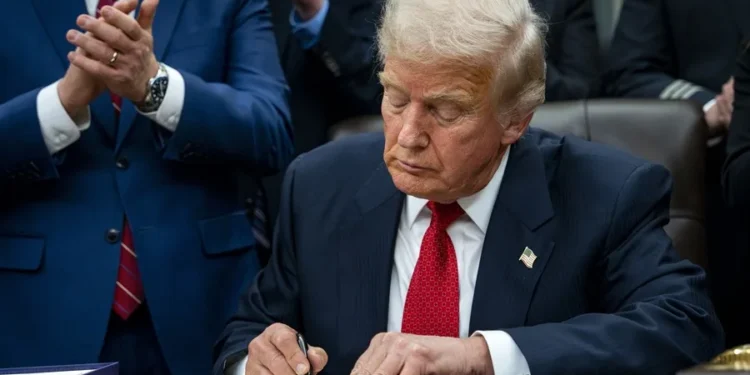 ¿Qué contiene la ley firmada por Trump que finaliza el cierre de Gobierno?