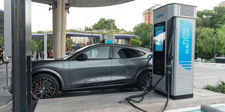 La importación de autos eléctricos presenta un descenso sostenido en República Dominicana