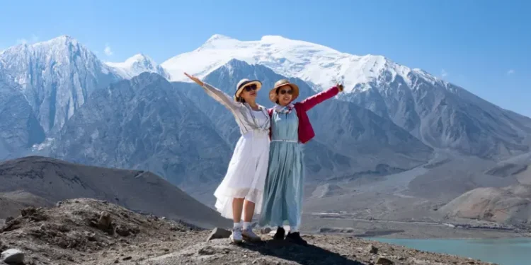 Lo que no se ve de Xinjiang, la impresionante región de China visitada por 300 millones de turistas