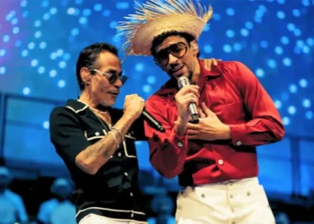 Marc Anthony aconseja a Bad Bunny antes de su gran noche en el Super Bowl LX