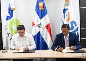 Superintendencia de Seguros y Dirección General de Aduanas firman convenio para fortalecer interoperabilidad y transparencia