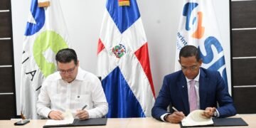 Superintendencia de Seguros y Dirección General de Aduanas firman convenio para fortalecer interoperabilidad y transparencia