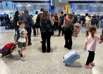 La reducción del tráfico aéreo por el cierre del Gobierno en EE.UU. podría llegar al 20 %