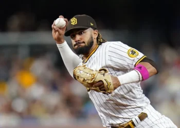 Dominicano Fernando Tatis Jr. logra su segundo Guante de Oro en las Grandes Ligas