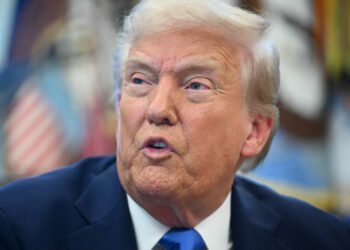 Trump advierte de un problema antimonopolio en la compra de Warner Bros por parte de Netflix