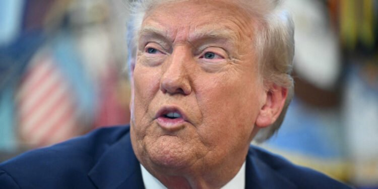 Trump advierte de un problema antimonopolio en la compra de Warner Bros por parte de Netflix