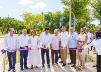 Ministerio de Turismo inaugura estacionamiento, parque y oficinas en Bayahíbe