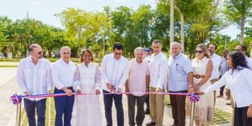 Ministerio de Turismo inaugura estacionamiento, parque y oficinas en Bayahíbe