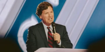 División del movimiento MAGA queda expuesta en convención conservadora de EEUU