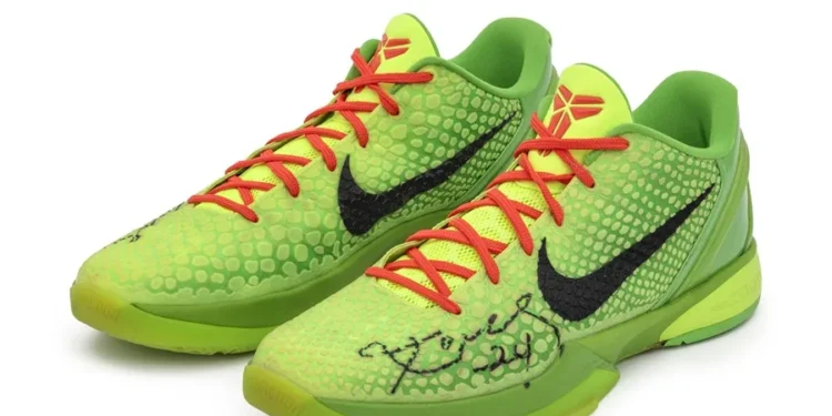 Subastan por 10 millones de dólares las zapatillas de Kobe Bryant en juego de Navidad 2010