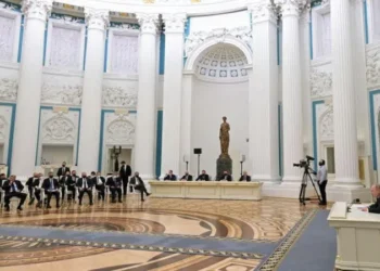 Cómo logra Putin mantener la lealtad de los oligarcas rusos a pesar de las millonarias sanciones de Occidente