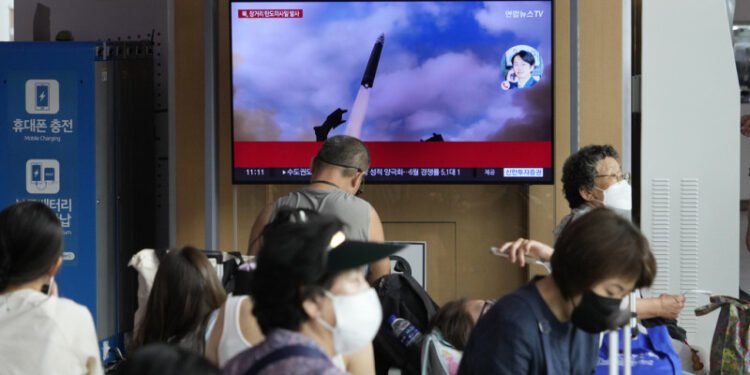 El consumo de televisión tradicional marca en 2025 un nuevo mínimo: no supera las 3 horas al día en España