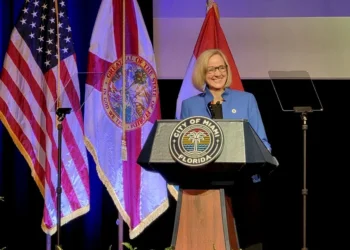 Eileen Higgins asume como la primera alcaldesa demócrata de Miami en 24 años
