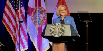 Eileen Higgins asume como la primera alcaldesa demócrata de Miami en 24 años