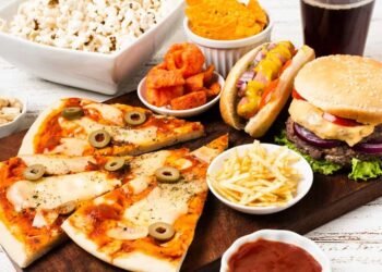 Consumo de alimentos ultraprocesados en niños podría ser causa de piedras en los riñones