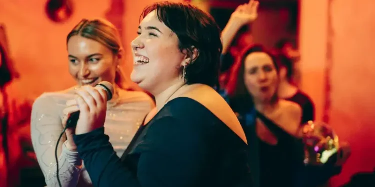 Los sorprendentes beneficios que cantar tiene para la salud respaldados por la ciencia