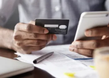 Morosidad en el sistema financiero dominicano sigue subiendo; economista lo atribuye al deterioro de los ingresos