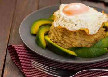El plátano es el rey de la mesa dominicana: los aportes de comerlo en un buen mangú, hervido o frito